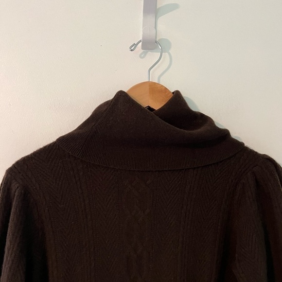 Alice + Olivia Brown Cable Knit Puff Sleeve Cashmere Turtleneck Sweater - Picture 4 of 9